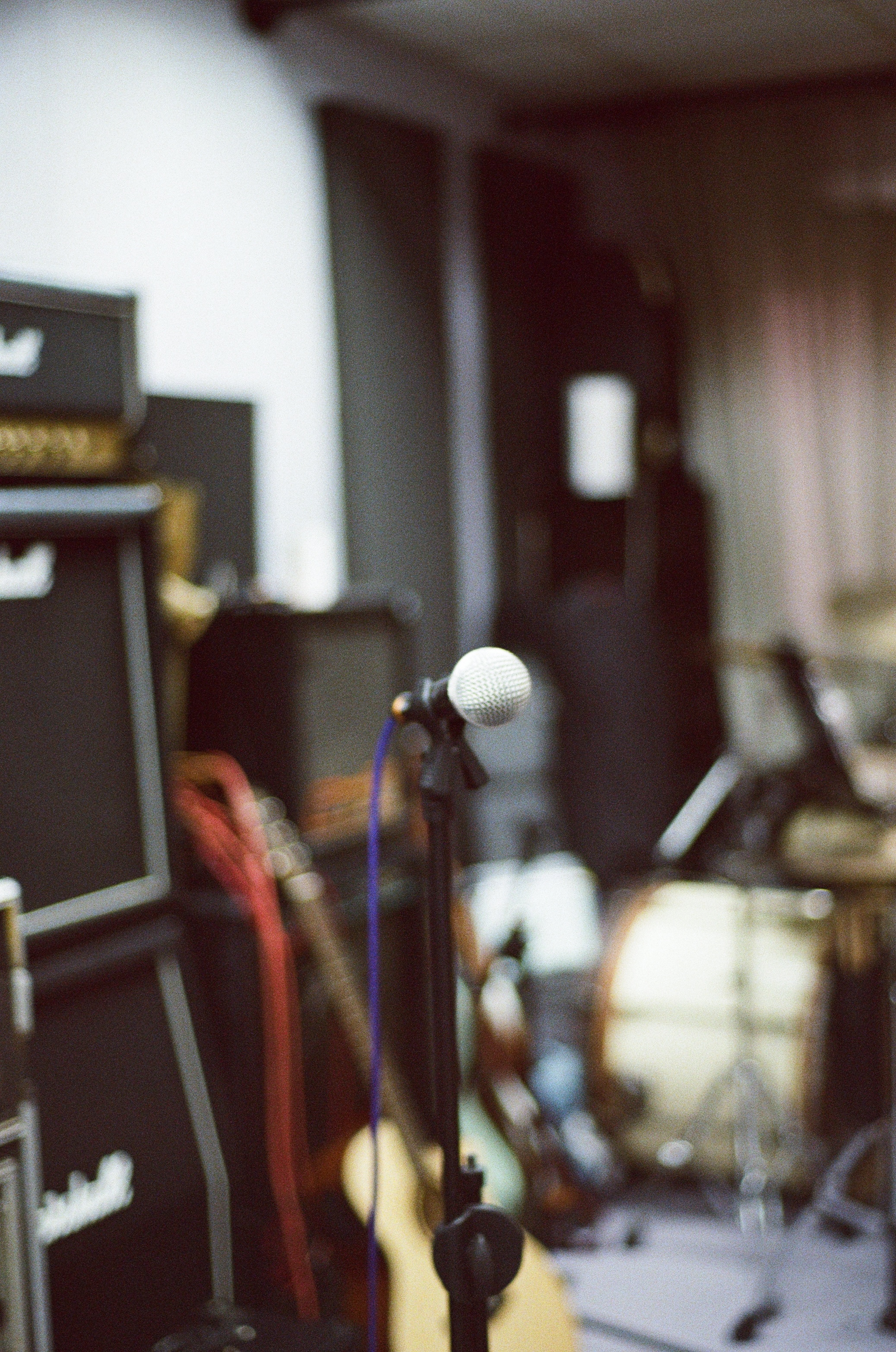 新蒲崗音樂工作室Shure麥克風 - 供樂隊練習使用的專業錄音設備